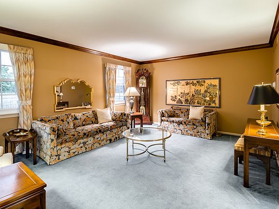 4th image of 9 Marni Ct