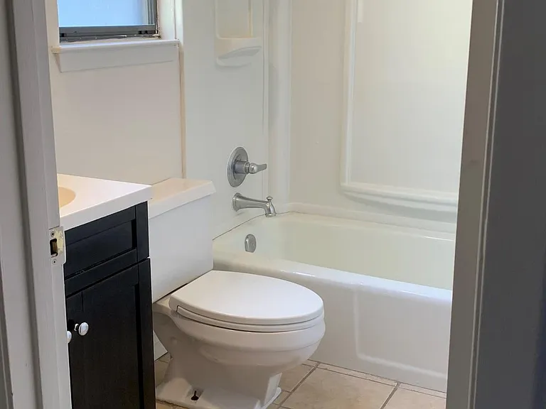 Shared bathroom (for Bedrooms #2 & #3)