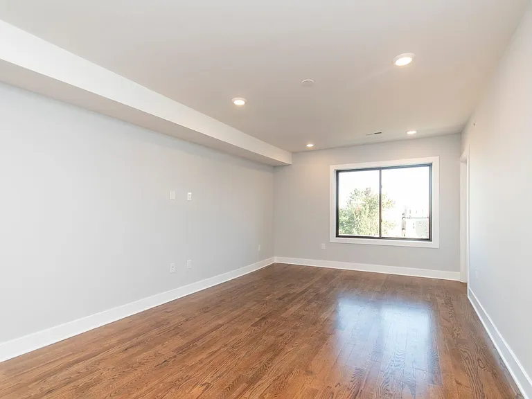 814 N Uber St — Photo 15
