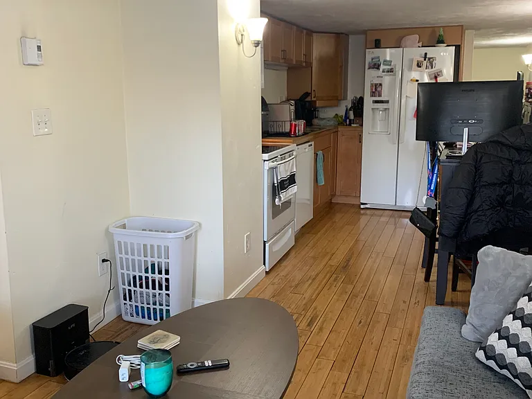 180 Franklin St #B — Photo 2