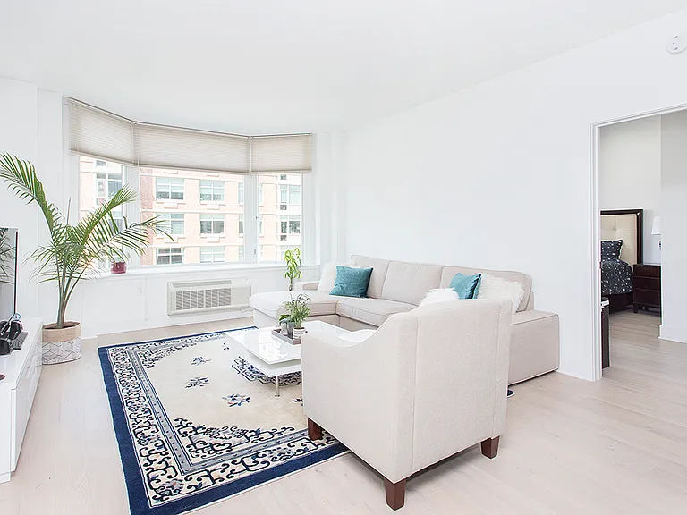 1400 Hudson St #416 — Photo 4