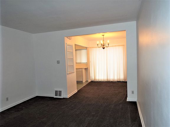 From living rm into dining rm