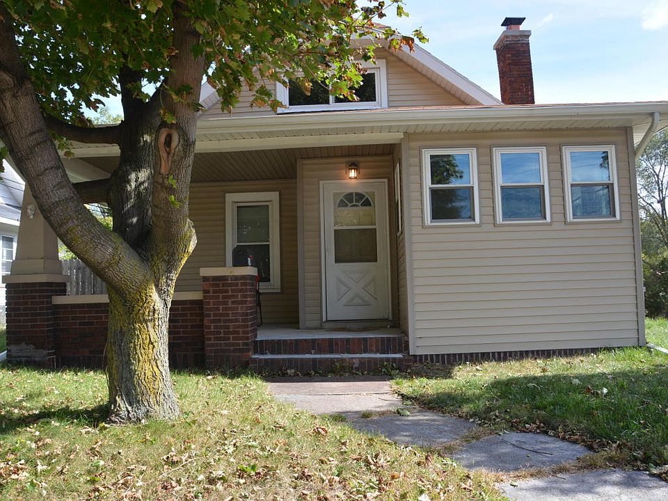 1st image of 814 Capital Ave NE