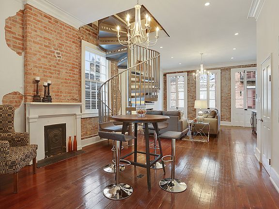 4th image of 728 Barracks St #B