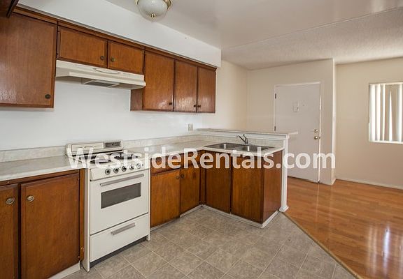 4th image of 24431 Hawthorne Blvd APT 12