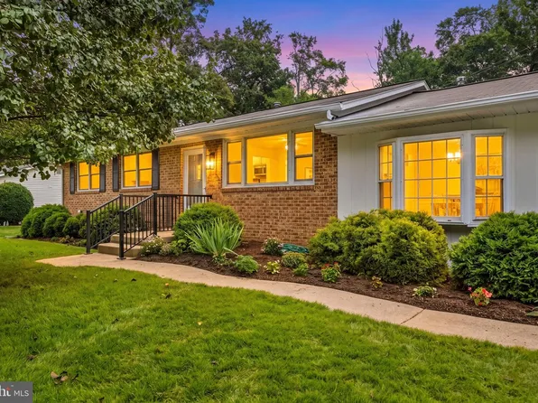 8618 Lantern Ln, Clinton, MD 20735