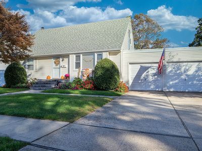 11 Charles Ave, Massapequa Park, NY, 11762