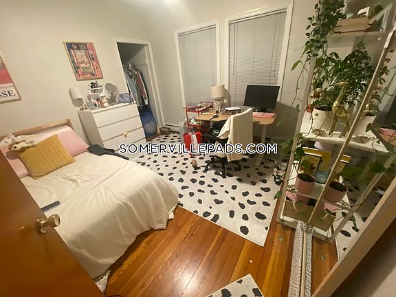 3rd image of 144 W Adams St #1