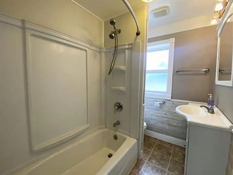 236 E 400 S — Photo 13