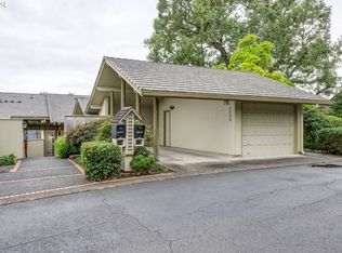 8906 NW Lakeshore Ave #10, Vancouver, WA 98665