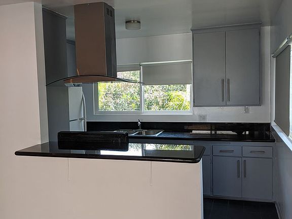 5th image of 1238 Barry Ave #4