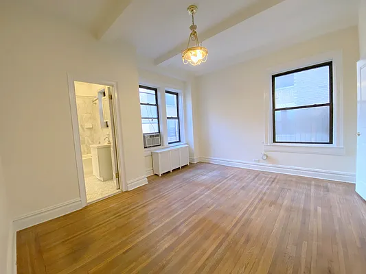 Rented by Bond New York | media 55