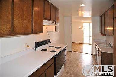 3rd image of 5454 Zelzah Ave APT 206