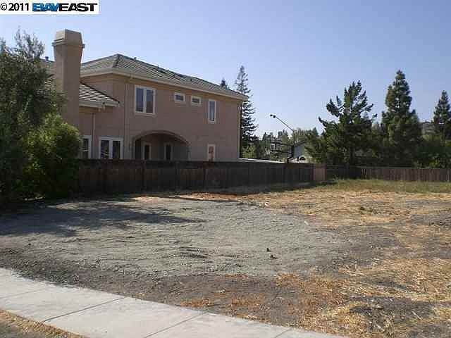 2nd image of 45208 S Grimmer Blvd