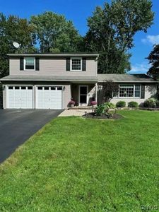 8032 Ginger Rd, Liverpool, NY, 13090