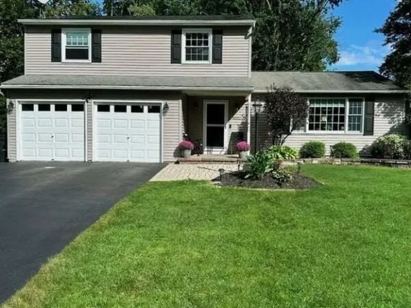 8032 Ginger Rd, Liverpool, NY 13090