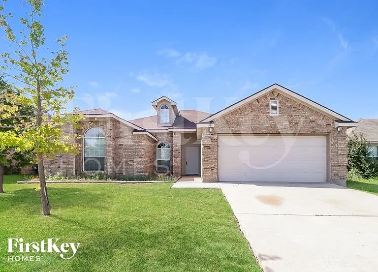 911 Joshua Dr — Photo 1