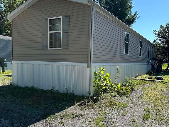 4th image of 40 Pine Cone Ln #40