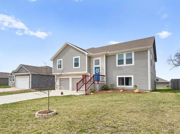706 Hidden Meadows Dr, Paola, KS 66071