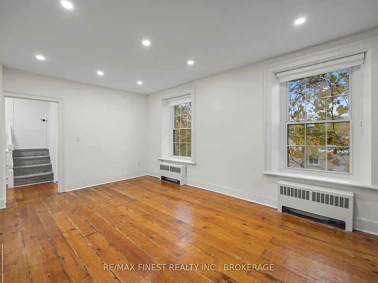 114 Yonge St — Photo 15