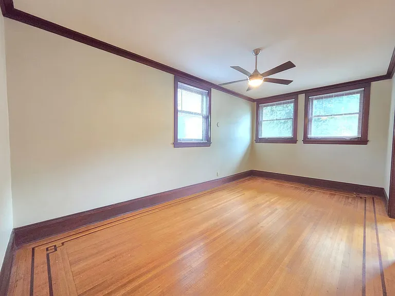 Knickerbocker Apartments — Photo 37