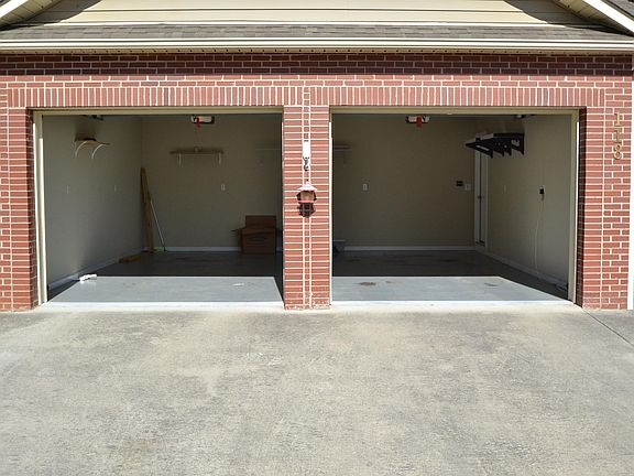 3rd image of 118 Pinewood Dr