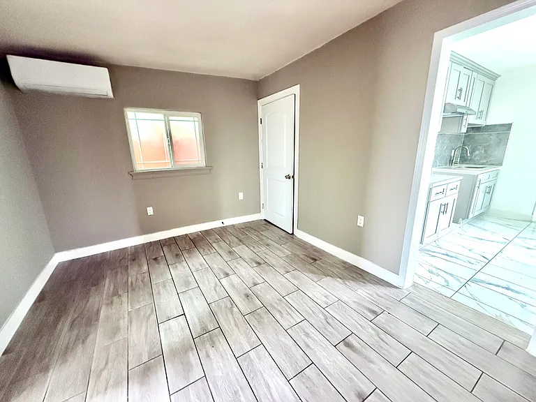11442 Lee Ln — Photo 2