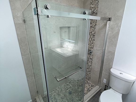 4th image of 350 Hanson Ave #2