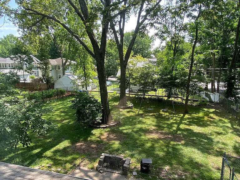 5945 Charlotte St — Photo 14