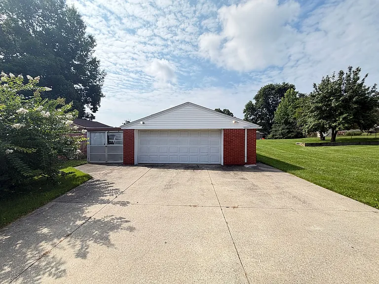 2208 Stephan Ln — Photo 30