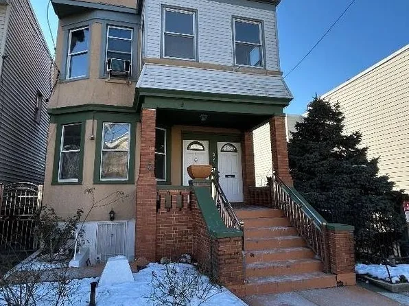 333 Danforth Avenue image 1 of 32