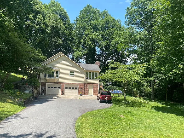 Valley Dr — Photo 10
