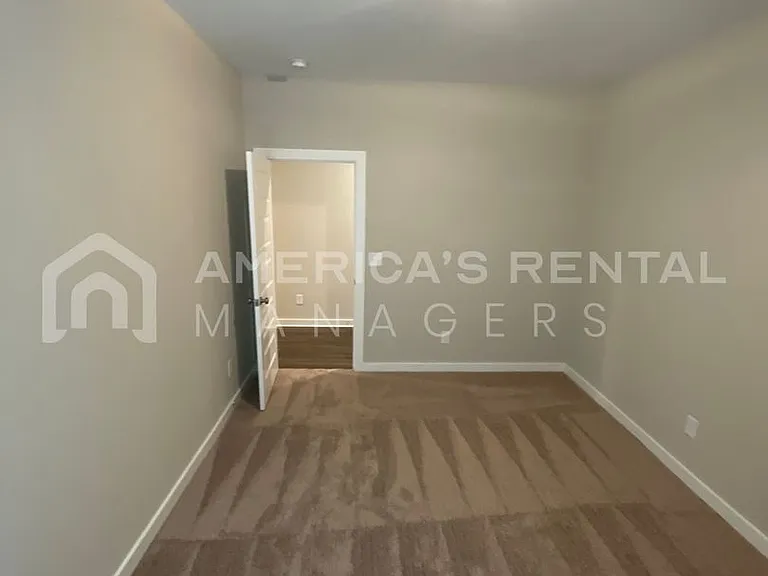 84 Victor Dr — Photo 17