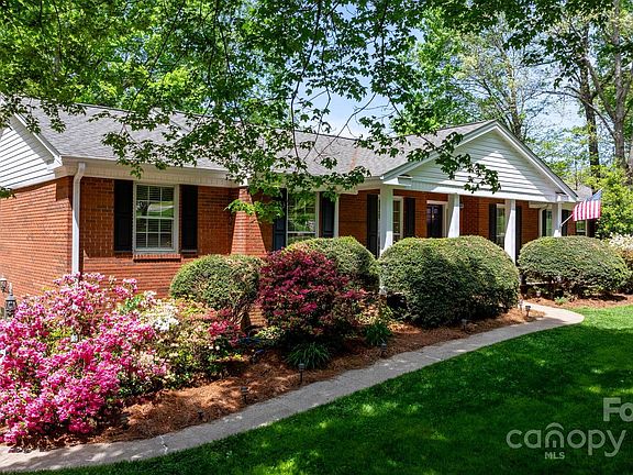 3rd image of 100 Heritage Ln