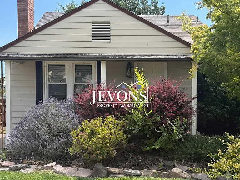 707 S 18th Ave — Photo 1