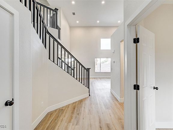 4th image of 920 Skyforest Dr