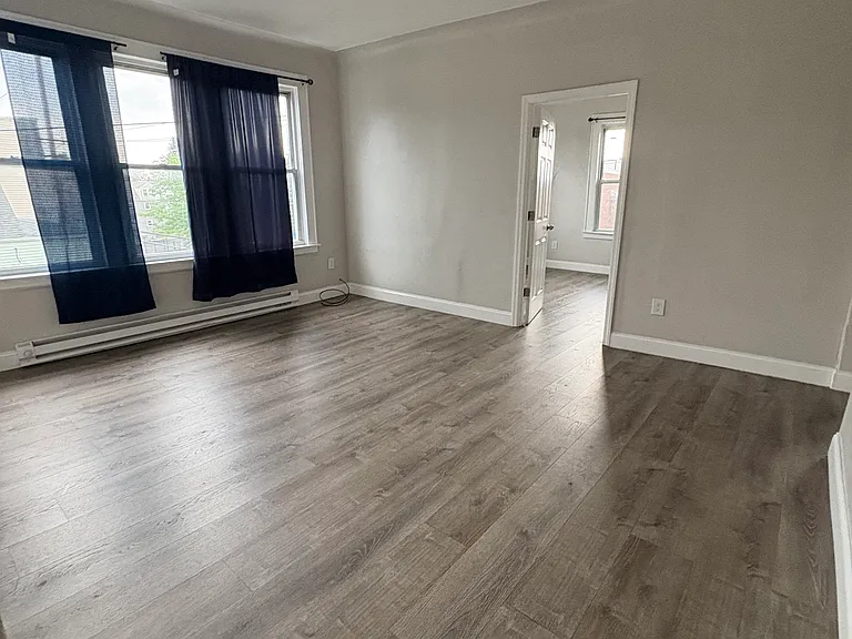 597 Grove St #3L — Photo 4