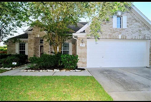 1030 Walnut Pointe Photo 1