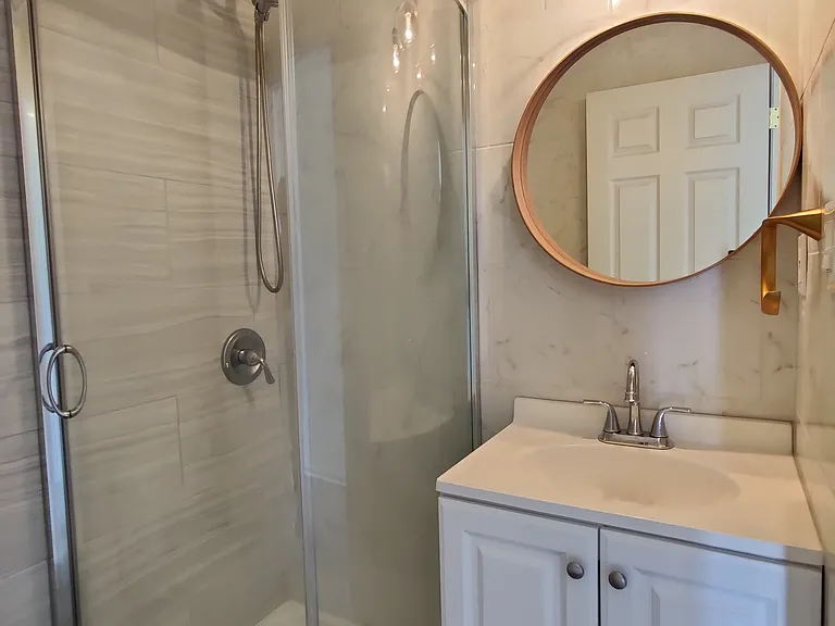 1335 Parish Ave — Photo 5