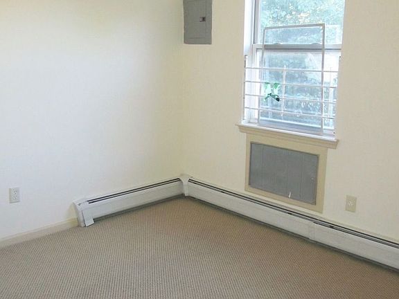 5th image of 56 Underhill Ave #2