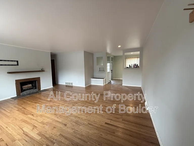 380 S 42nd St — Photo 4