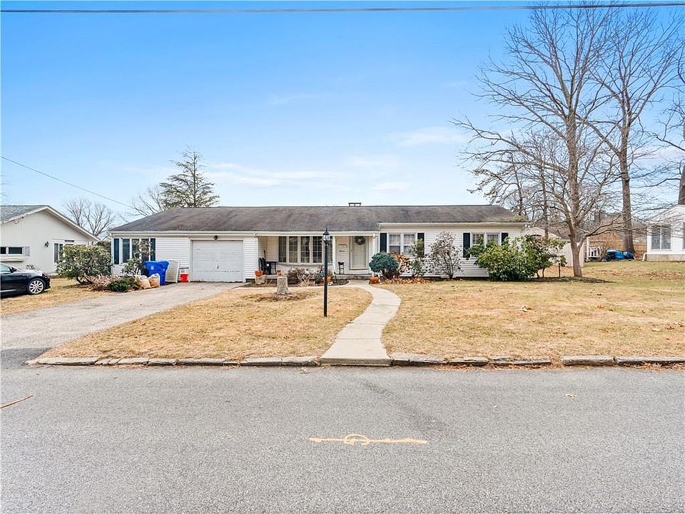1st image of 11 Pinewood Dr
