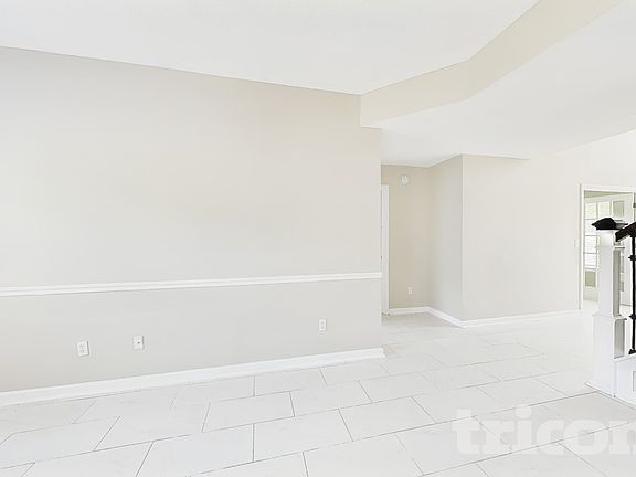 3rd image of 904 Ambeau Cir
