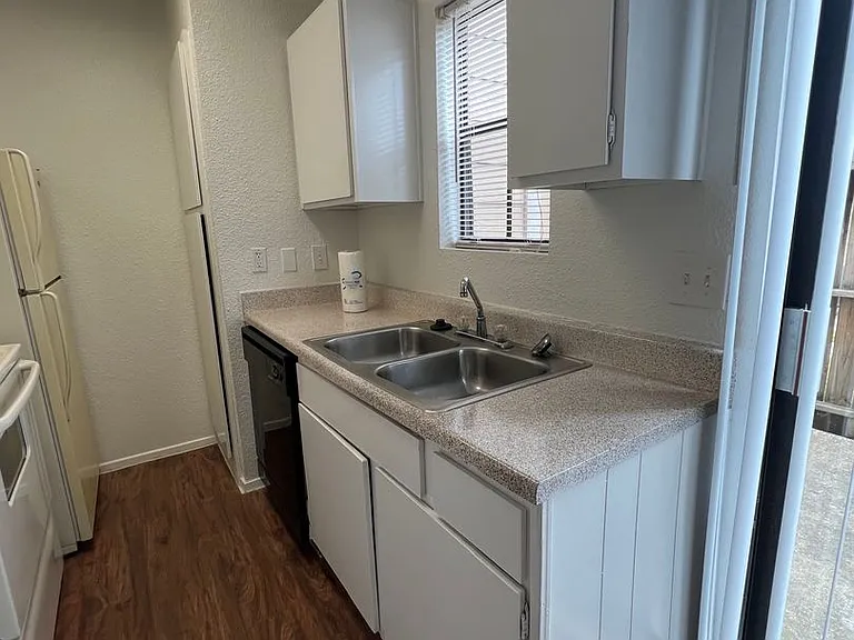 Cypresswood Crossing Apartments — Photo 35
