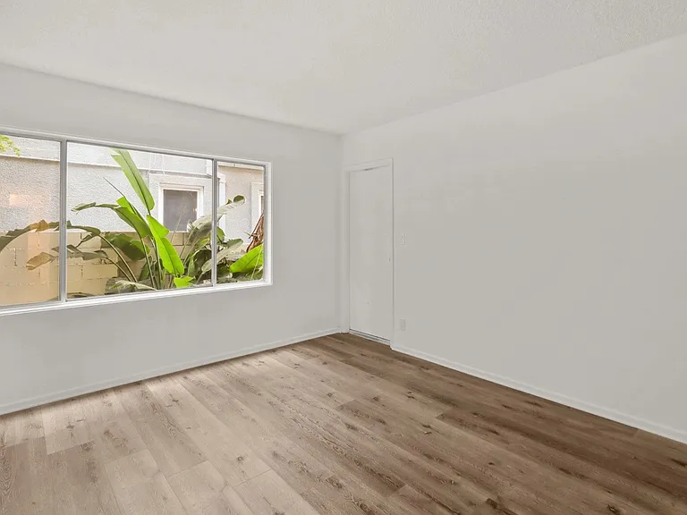 11946 Montana Ave #103 — Photo 13