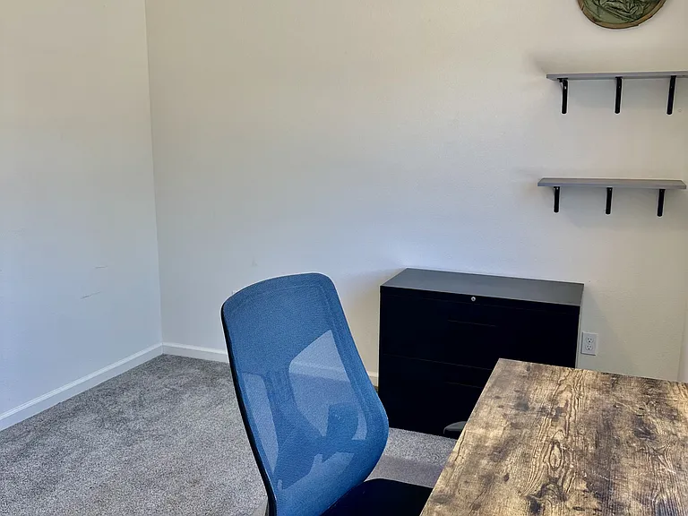 677 Country Pl — Photo 32