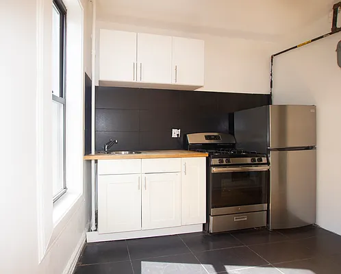 Rented by Jonis Realty | media 25