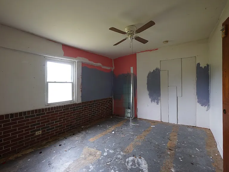 328 W Main St — Photo 10