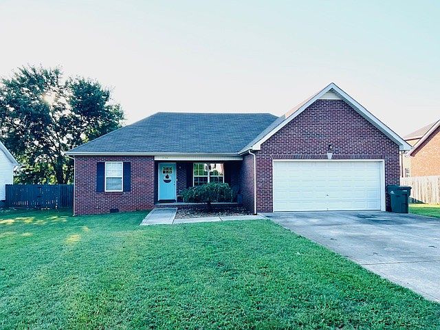 1st image of 136 Brookfield Cir