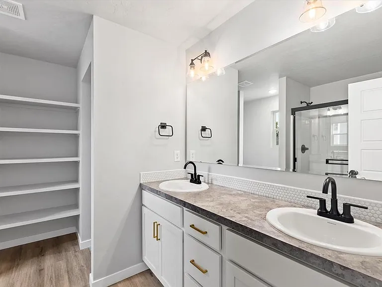2741 E Jasmine St — Photo 20